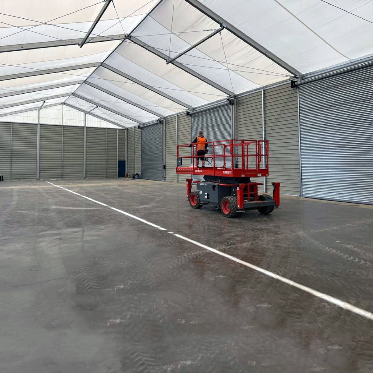 BuildingsWs's tweet photo. 3 new temporary buildings coming together nicely for one of our customers. Two 15m x 45m units, and a 20m x 45m cross-dock building nearly completed in just a couple of weeks.
#temporarybuildings #workshops #storage #warehouse #loading #production #nationwide #quicksolution https://t.co/Gr25OWff9m
