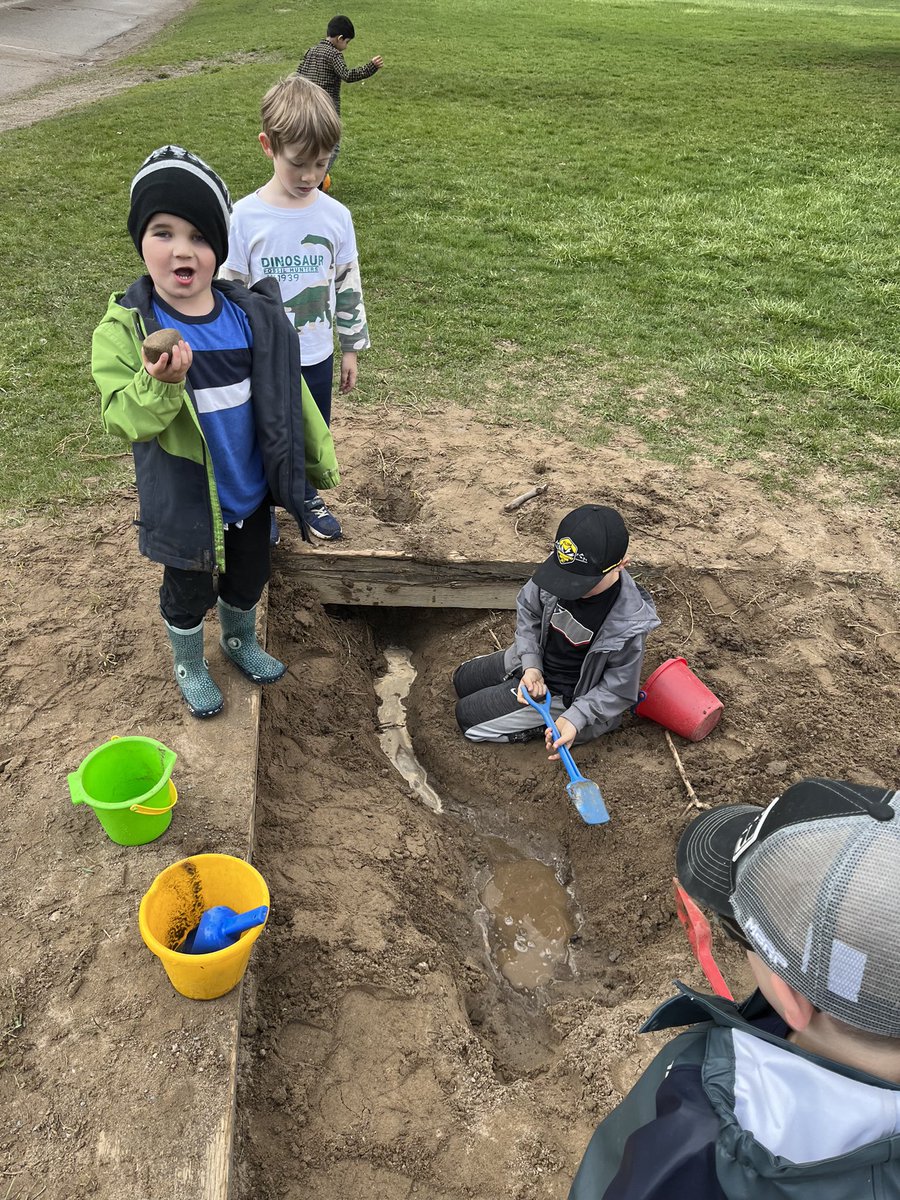 RossRMacKayPS tweet media