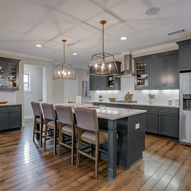 srhomesga's tweet photo. Sophisticated dining...coming right up. 😍 Leave a like 👍 if you are captivated by this two-tone kitchen! Gather inspiration for your home with interior designs from SR Homes here: https://t.co/KByQSr223n #KitchenDesignIdeas #ModernKitchen #TwoToneKitchen https://t.co/EOF1MPrqKH