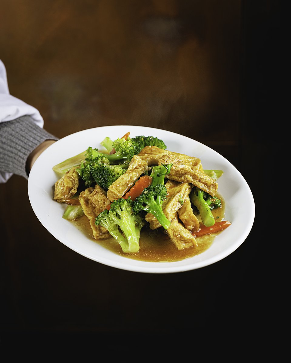 We are heading straight into Summer with a big appetite for delicious Vietnamese dishes. These days all we think about is a tasty stir fry to lift our spirit right up to the sunny skies! 🥢 #VietnamFood #Shoreditch