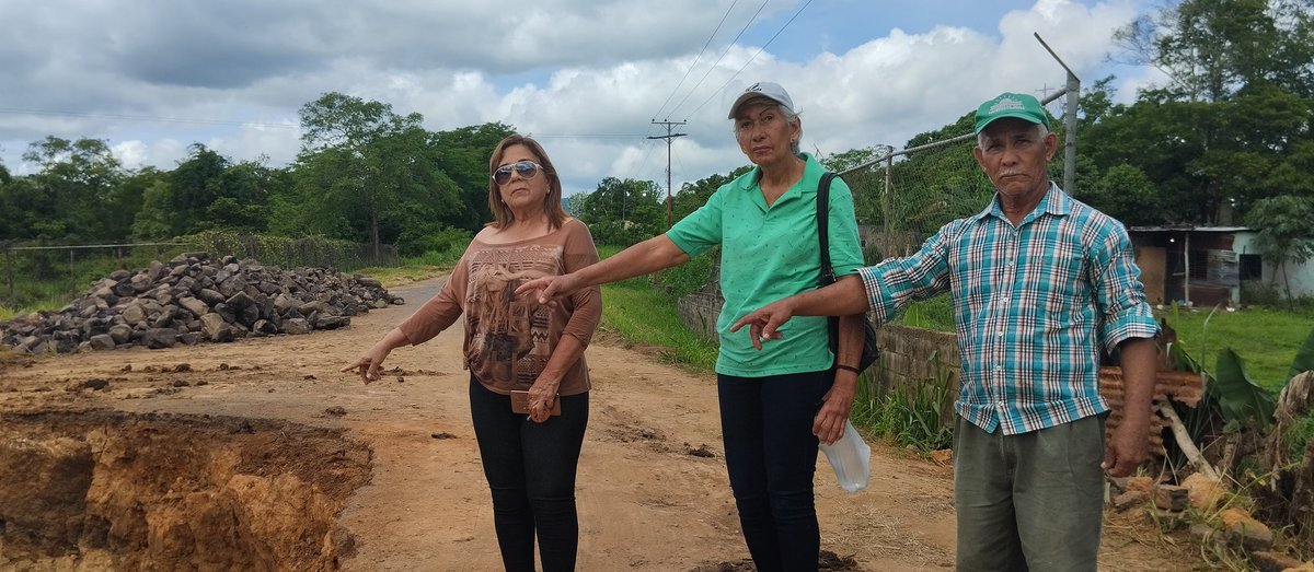 ZaidaVahlis_'s tweet photo. #6Junio|| Llegamos a la parroquia #Yocoima del municipio #Caroni, dándole continuidad a nuestra #AgendaParlamentaria #ZaidaVahlisContigo.

Atendiendo el llamado ante la falta de vialidad de comunidad de la #Sabanita,#ElBolsillo,#Elcandado y #sucutu sectores rurales y campesinos https://t.co/KcpeWaOv4S