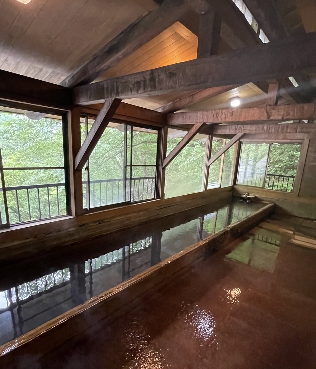 地元付近をハイキングしてて
偶然見つけた温泉が最高だった😭🙌♨️

テルマエロマエのロケ地だったらしい！！！

知らずにフラっと入ったけど雰囲気が最高🥺

はぁ、日本最高だよ😭🇯🇵 https://t.co/Nscz2AhYML