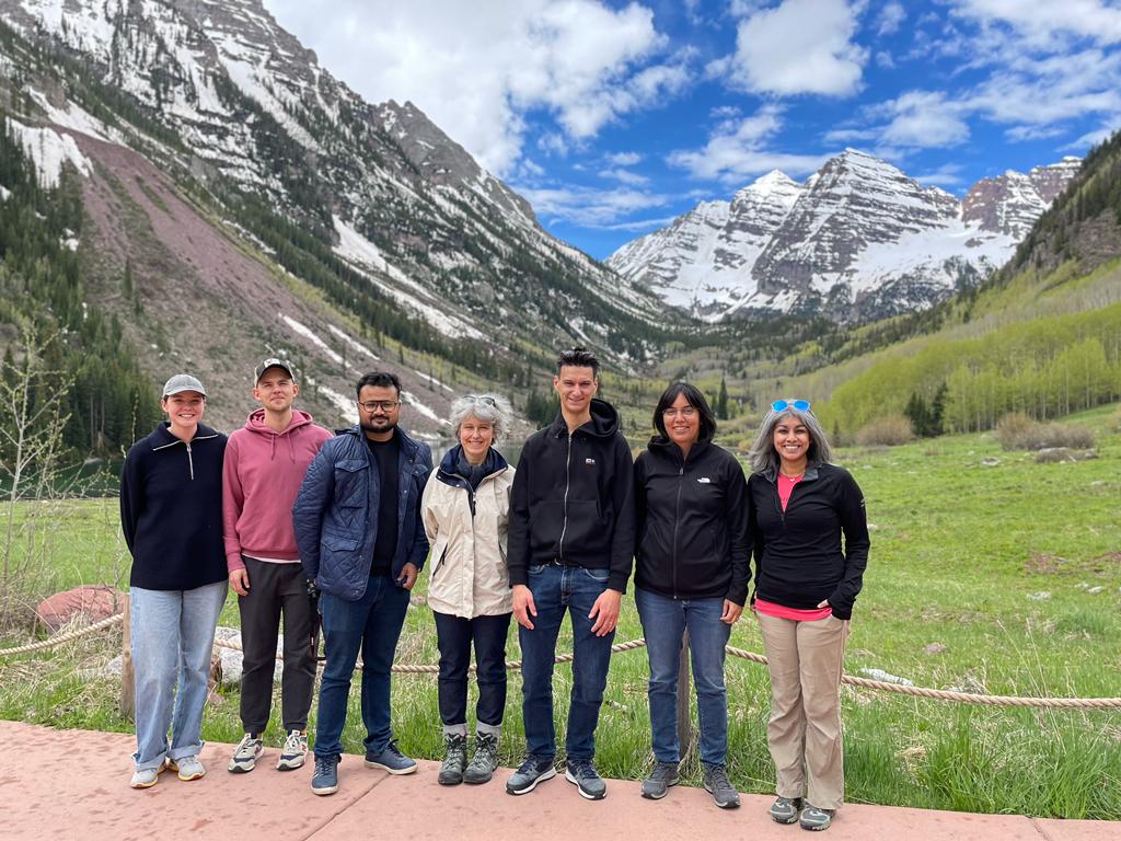 Kicking off the <a href="/aspenglobal/">Aspen Global Change Institute</a> workshop on irrigation in the earth system with a hike at #MaroonBells #SonaliShuklaMcDermid #AgnèsDucharne <a href="/SISeneviratne/">Prof Sonia I. Seneviratne</a> <a href="/WimThiery/">Wim Thiery</a> <a href="/zharoshan/">Roshan Jha</a> @oleksmialyk - so glad to be here!