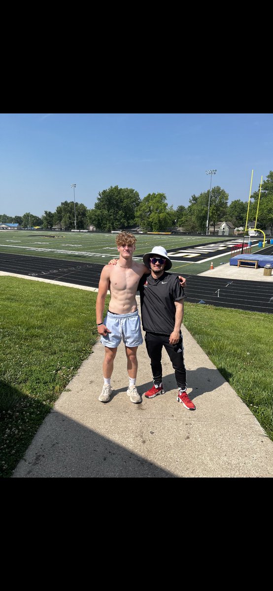 chuckgates25's tweet photo. Very blessed to receive my first offer!💪🏻 @CoachKellyFU @FalconsFU https://t.co/oyj5fTVxZF