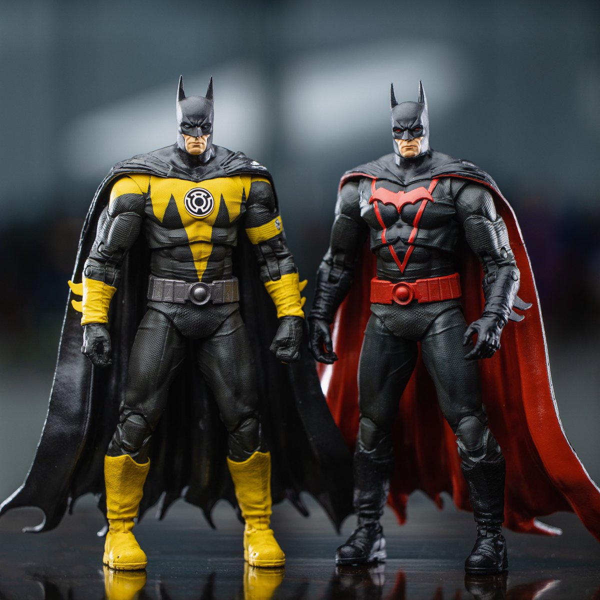 Here is a comparison between the Sinestro Corps Batman and Earth Two Batman from @mcfarlane_toys_official.

#batman #sinestrocorps #yellowlanterns #yellowcorps #sinestrocorpsbatman #batmansinestrocorps #earthtwobatman #mcfarlanetoys #dcmultiverse #dcofficial #greenlantern