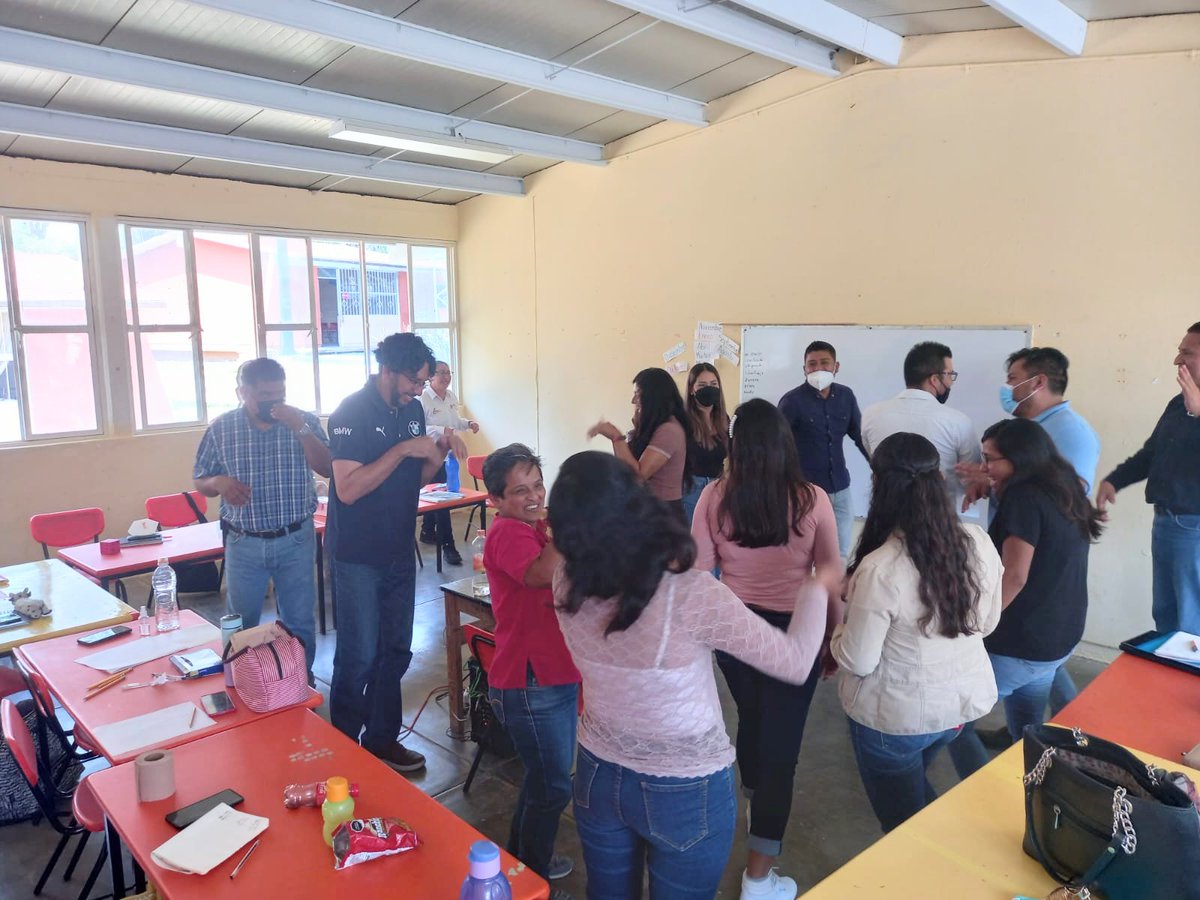 En coordinación con la dirección escolar, compartimos con personal docente, información sobre la prevención del #AbusoSexualInfantil y #DerechosHumanos de #niñas #niños y #adolescentes en la Esc. Prim. Revolución, ubicada en Arrazola, Santa Cruz Xoxocotlán, #Oaxaca.