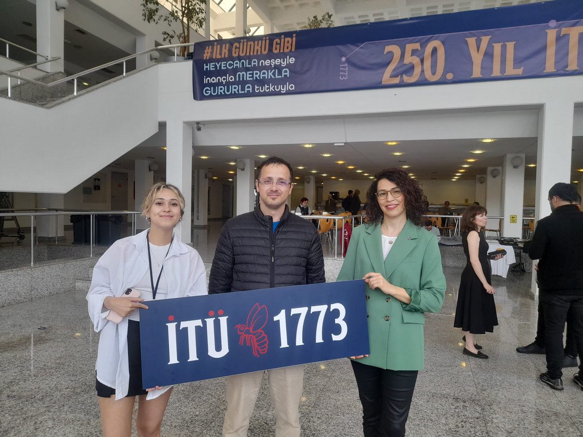 Genel sekreterimiz Can Yetkin, İTÜ 250. yıl etkinliğinde derneğimizi temsil etti. Eskişehirli öğrenci grubumuzdan Ayşenur Dedecan ve Mezunlarla İlişkiler Ofisi yetkilisi Emel Yılmaz'a misafirperverlikleri için çok teşekkür ederiz.