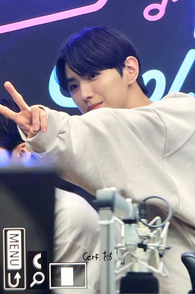 230606 👍🏻✌🏻

#CIX #씨아이엑스 #용희 #YONGHEE