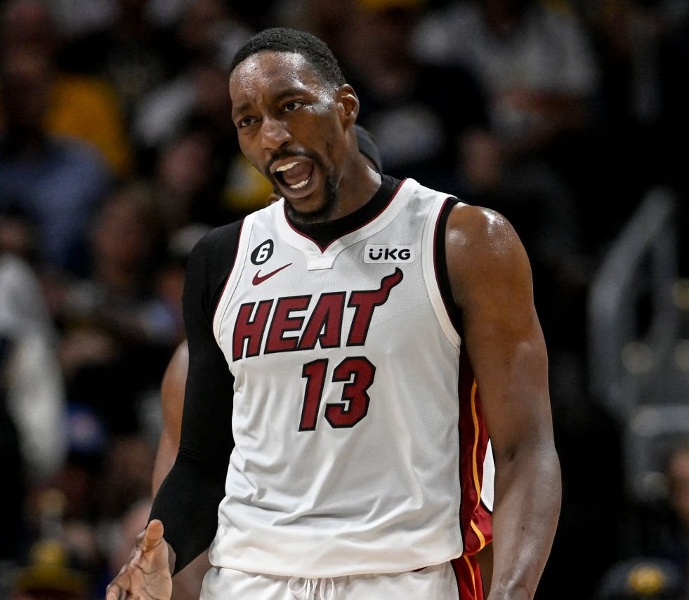 Basket_Infos's tweet photo. La pression des finales NBA ? Tout est relatif pour Bam Adebayo.

“Maaan. J’ai vécu avec 12 000$ par an avec ma mère. Il ne peut pas y avoir de plus grosse pression que ça. Là, ce n’est que du plaisir.”

Via @TheAthletic https://t.co/mq9YFYYvrx