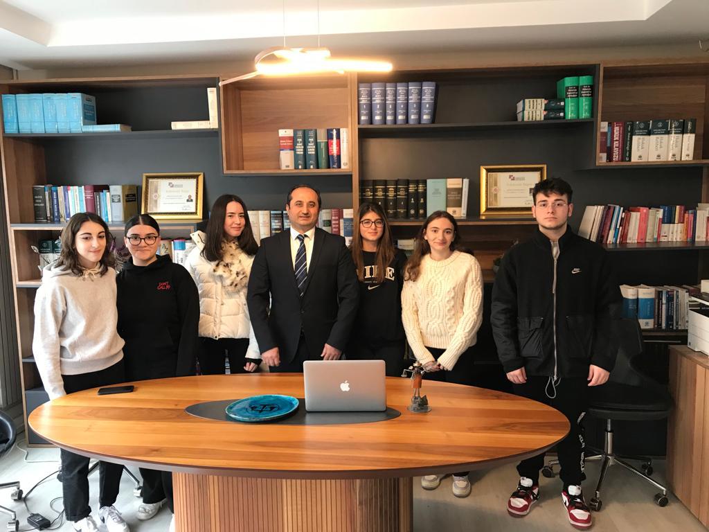 Master 6 Mesleki Gözlem Modülü kapsamında öğrencilerimiz uzmanlarla birlikte Hukuk, Kimya Mühendisliği, Bilgisayar ve Yazılım Mühendisliği, Makine Mühendisliği mesleklerini yakından gözlemlediler👏
<a href="/mturanoznacar/">Mehmet Turan ÖZNACAR</a> <a href="/dincercitak/">Dinçer Çıtak</a> <a href="/kader_ulass/">Kader Ulaş</a> <a href="/neriman_derya/">Neriman Derya</a> <a href="/sibeldurak18/">Sibel Durak</a>