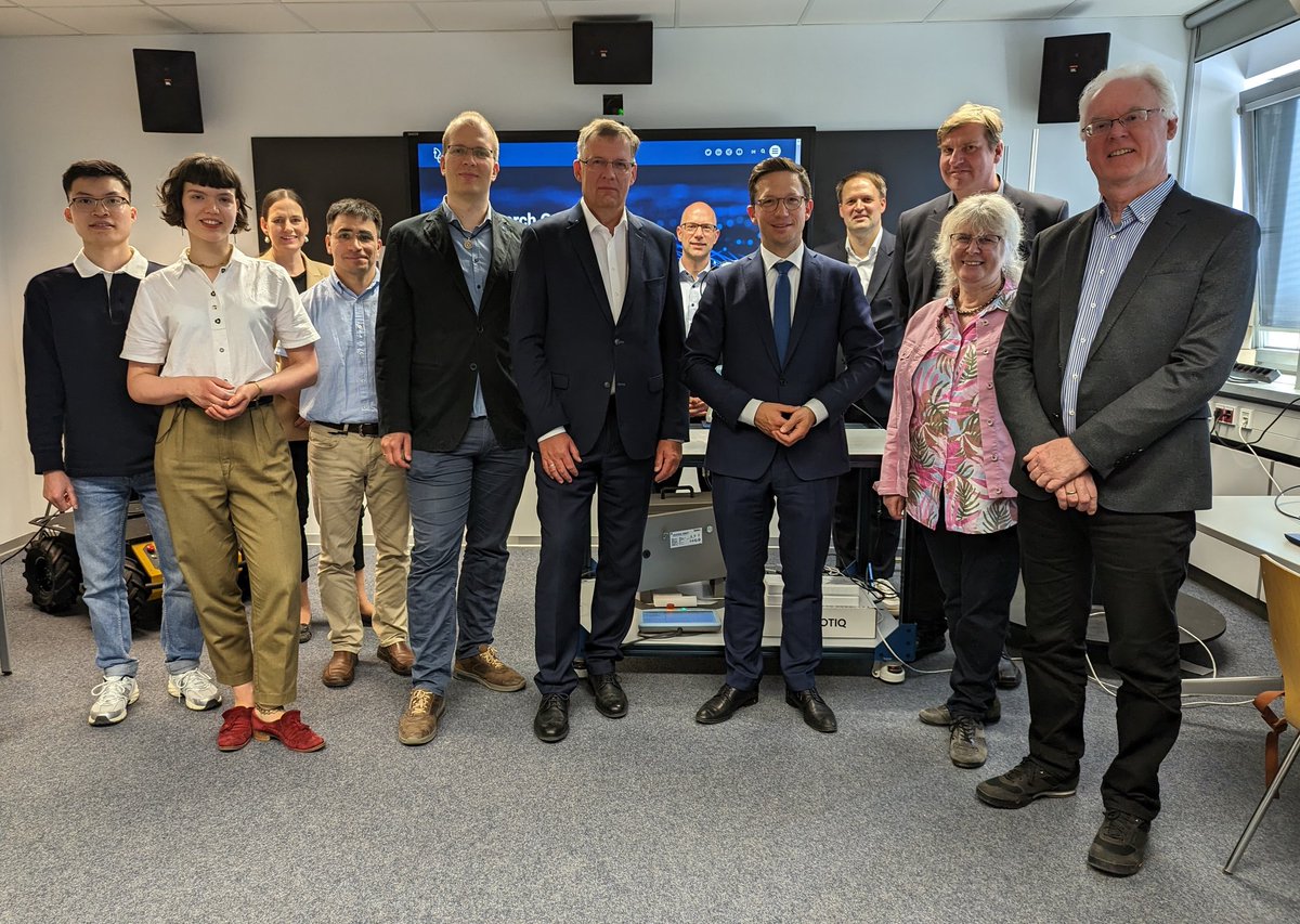 L3S Research Center @L3S_Research_Center@wisskomm (@l3s_luh) on Twitter photo Sprechende Roboter, eine Shadowhand und Einblicke ins L3S sowie in die KI-Start-ups <a href="/dresslifecom/">dresslife</a> und <a href="/cruisewatchcom/">cruisewatch</a> - Herzlichen Dank fĂĽr den Besuch am L3S, <a href="/FalkoMohrs/">Falko Mohrs</a>! Sprechende Roboter, eine Shadowhand und Einblicke ins L3S sowie in die KI-Start-ups <a href="/dresslifecom/">dresslife</a> und <a href="/cruisewatchcom/">cruisewatch</a> - Herzlichen Dank fĂĽr den Besuch am L3S, <a href="/FalkoMohrs/">Falko Mohrs</a>!