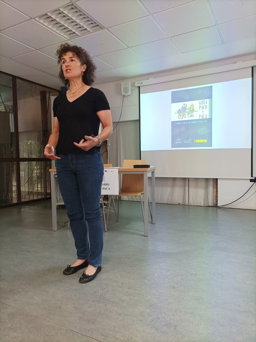 Nuestra directora <a href="/susaznarlain/">Susana Aznar</a> expone la Guía PACO y PACA  #SeminarioPACOyPACA . Muy contentos de poder compartirla con otros investigadores en transporte activo 🚶🏽‍♀️🚵🏻📘🙌🏻

#ProyectoPACOyPACA
<a href="/grupopafs/">Grupo PAFS</a>
<a href="/FACDEPORTEUCLM/">FAC. DEPORTE. UCLM</a> <a href="/uclm_es/">Universidad de Castilla-La Mancha</a> 
<a href="/AFIPS_UV/">AFIPS group</a> <a href="/profithugr/">PROFITH UGR</a>