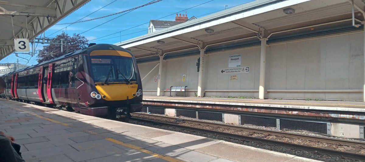 NotYOLOSmh's tweet image. #TurbostarTuesday 

May as well hop on the trend, been seeing a lot of it 

@CrossCountryUK #Class170 170622 makes a stop at Newport with a Nottingham service 

29th May 2023