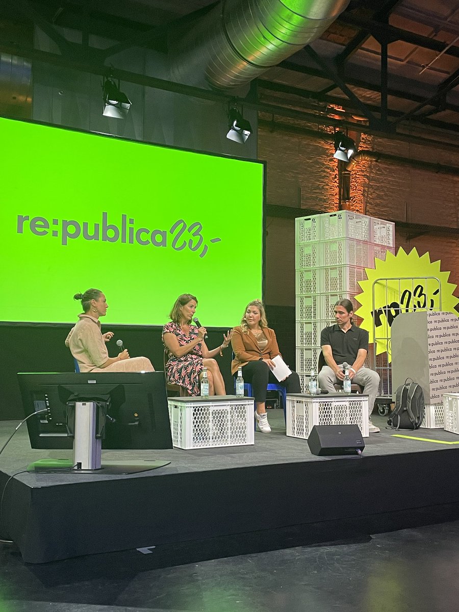 Astrid Maier (@maierastrid) on Twitter photo Wann ist Journalismus erfolgreich, fragt <a href="/ellen_sch/">Ellen Heinrichs</a> auf der #rep23 . Reichweite alleine könne es nicht sein, wenn diese dazu führe, dass 60 % der Deutschen sagten, sie entschieden sich bewusst, Medien zu meiden, weil sie dieser müde geworden sind. Wann ist Journalismus erfolgreich, fragt <a href="/ellen_sch/">Ellen Heinrichs</a> auf der #rep23 . Reichweite alleine könne es nicht sein, wenn diese dazu führe, dass 60 % der Deutschen sagten, sie entschieden sich bewusst, Medien zu meiden, weil sie dieser müde geworden sind.