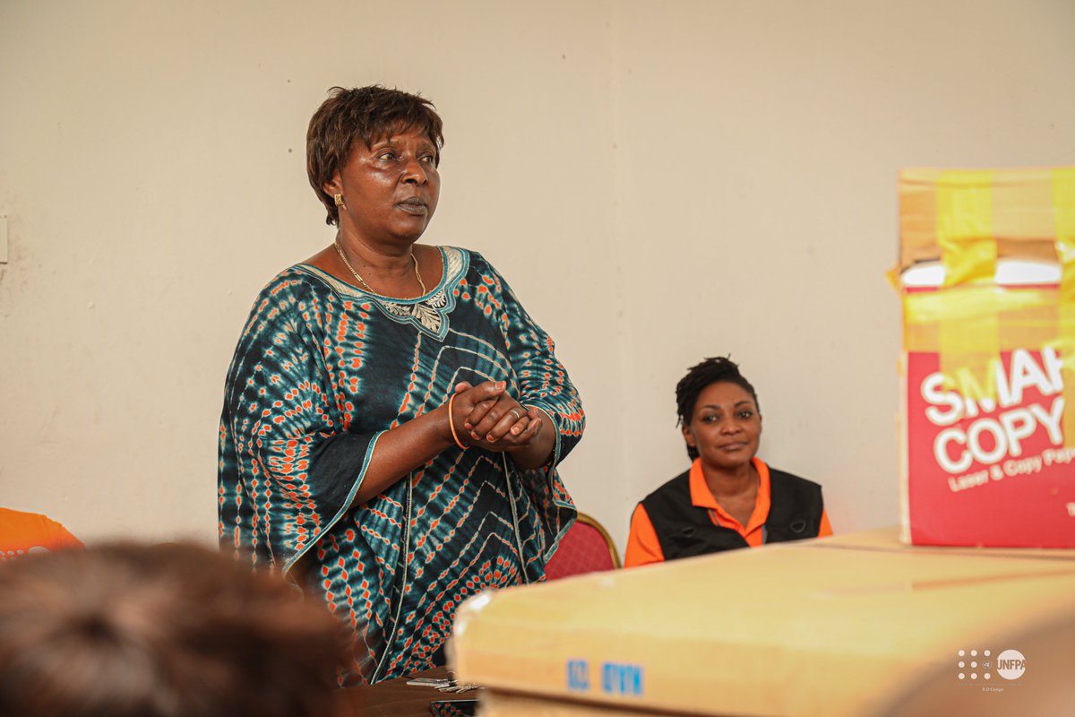 UNFPARDC's tweet photo. Nord-Kivu
✅La division provinciale du Genre dotée en équipements informatiques pour renforcer son travail de coordination des actions de prévention &amp; réponse aux #VBG dans la province
✅Le don de #UNFPA a été reçu par la cheffe de division provinciale du genre
🙏 @BM_Afrique https://t.co/WjUEFl206e