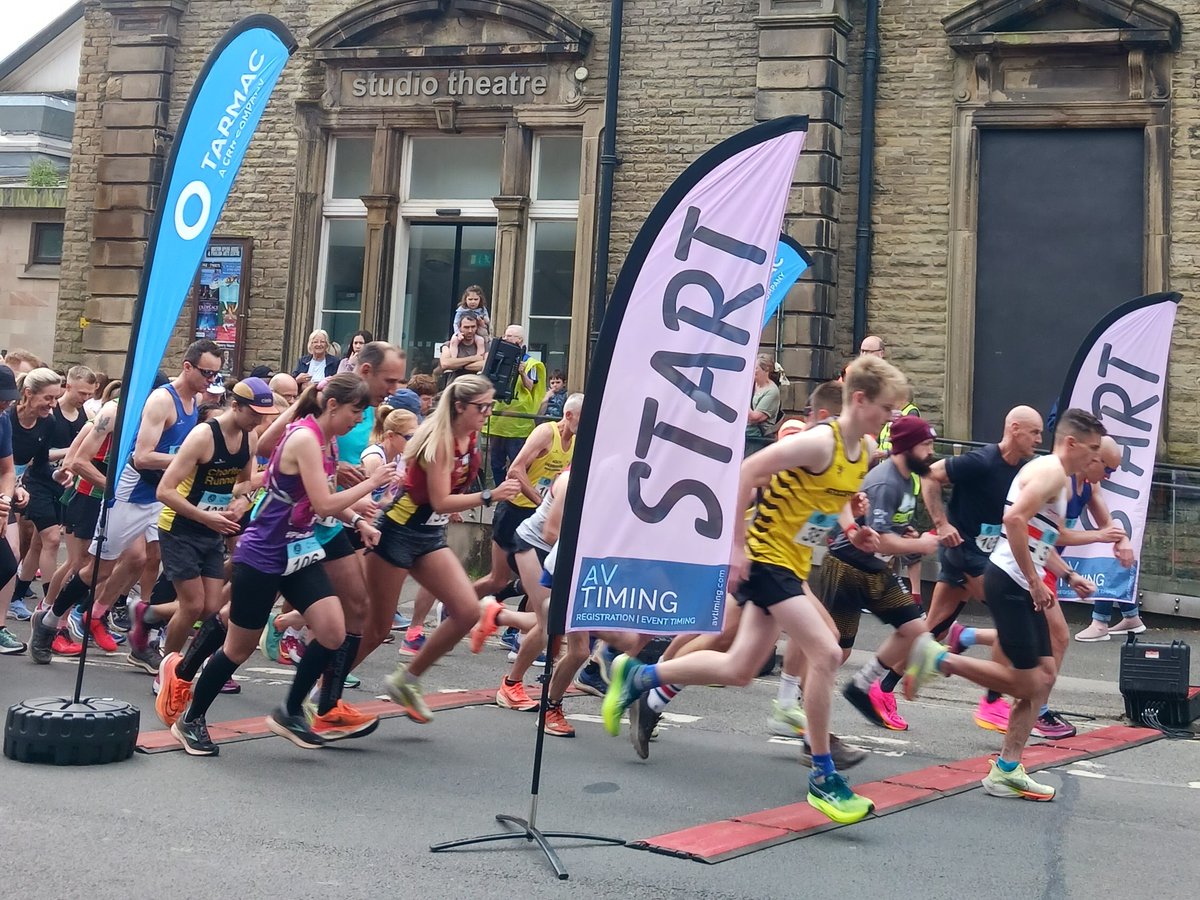 Runners in #Buxton, #Derbyshire, laced up their trainers to take part in Sunday’s Buxton Half Marathon, which was supported by our local team 👟🏃

Congrats to everyone who took part! 👏

Read more &gt; orlo.uk/BuxtonHalf_7px…