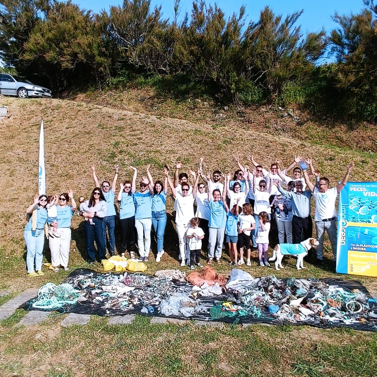 El viernes organizamos con <a href="/LimpOcean/">limpOcean</a>  y <a href="/AgataTechnology/">Ágata Technology</a>  una acción de voluntariado corporativo en la playa de Beo🐟

Gracias a la participación de nuestros equipos y nuestras familias, ¡logramos recoger un total de 31 kilos!

#ExperienciaEmetel #diamundialdelmedioambiente