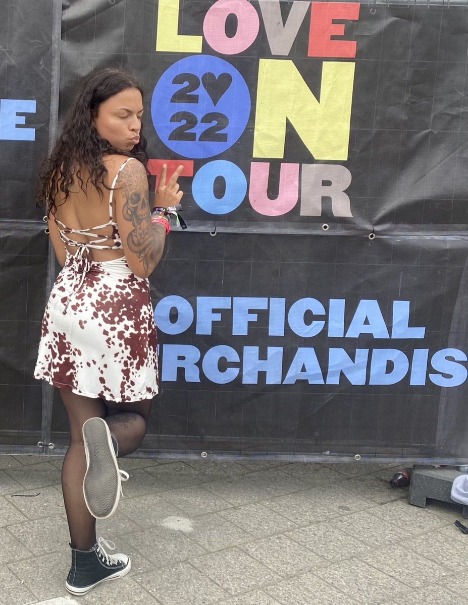 loriane 🪩 44 tweet media