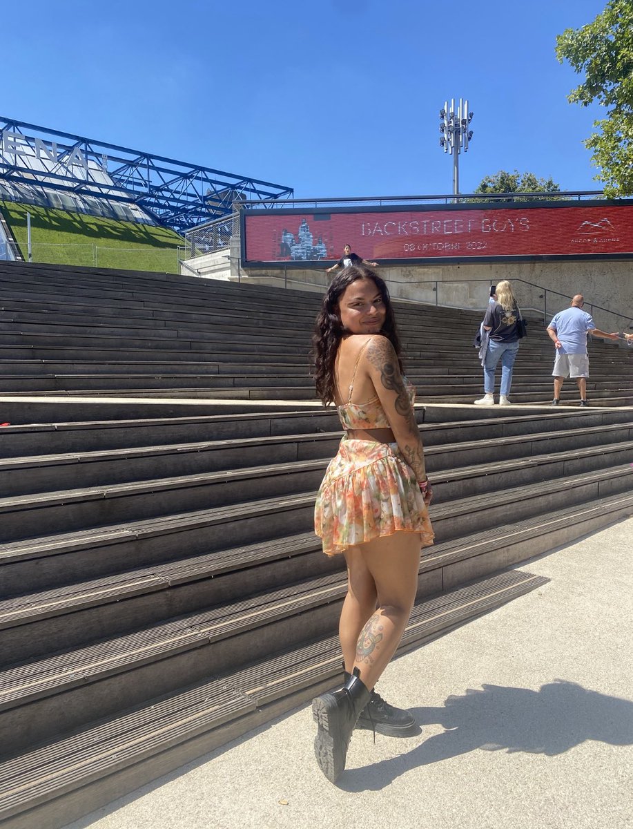 loriane 🪩 44 tweet media