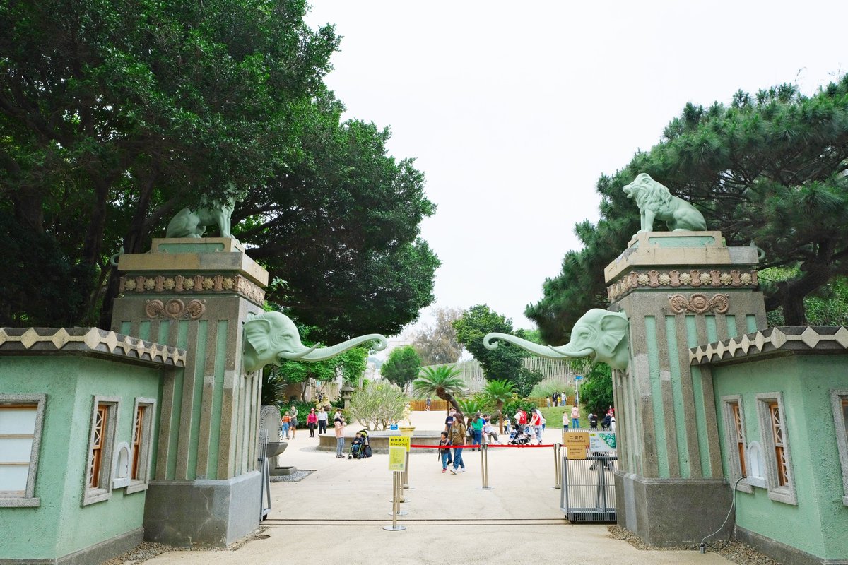 【日帰り旅行】 EMU3000型電車に乗って、新竹へGO！何気に訪れた「新竹市立動物園」は日本統治時代に作られた歴史あるスポットでした 1時間もあれば巡れる園内には、レトロキュートなゲートや日本統治時代の新竹神社にあった石灯籠などが残されています