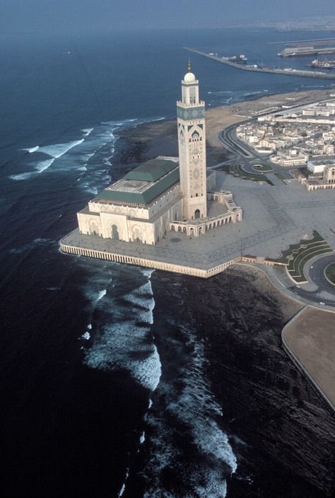 Arabbeau's tweet photo. Hassan II Mosque, Casablanca, Morocco https://t.co/Zwmfw6mhbI