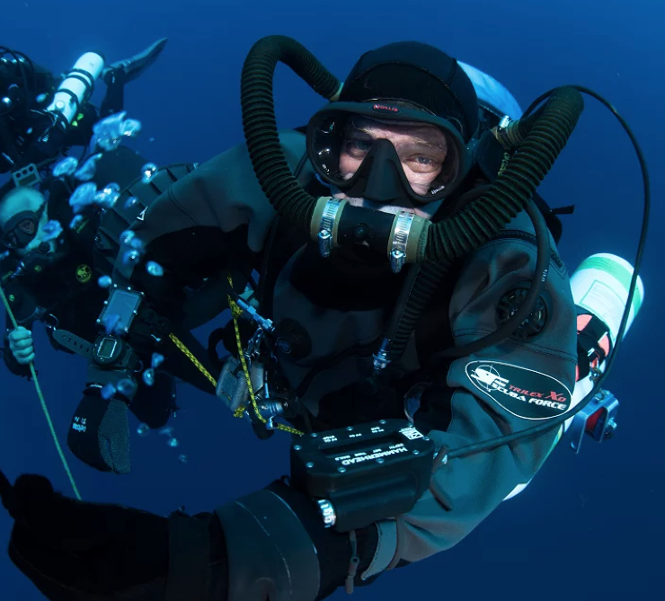 EBTSOYP's tweet photo. Crazy day for #WorldOceansWeek today - four programs - 2300 kids registered and we're off below the surface at the undersea lodge, learning about microplastics with @NRC_CNRC, doing Galapagos exploring with @BugSalome and hanging with the @QueenofMantas https://t.co/VuuHzRcZKI