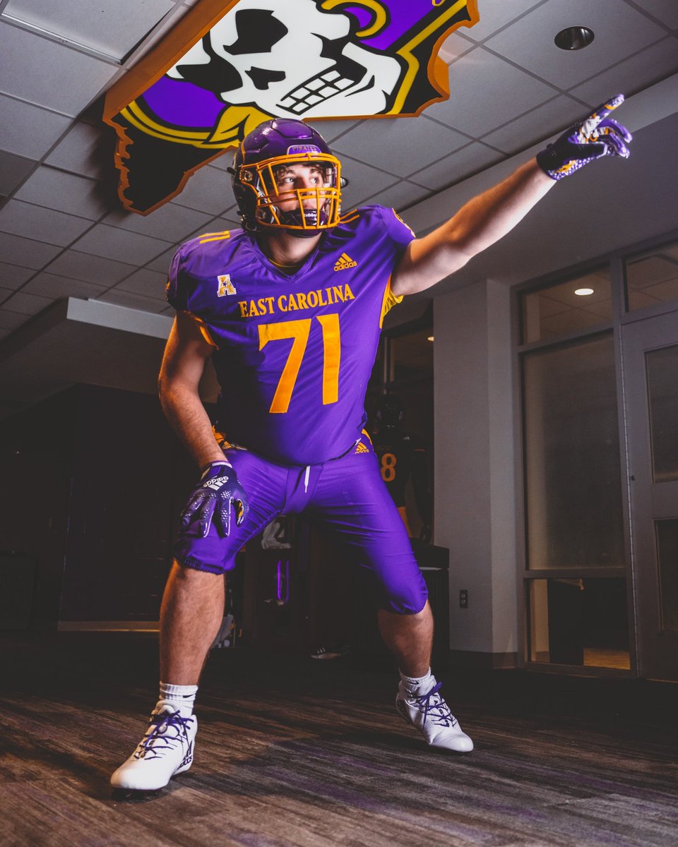 PR927FM's tweet photo. HOT READ:  Cardinal Gibbons High School rising junior offensive tackle Jack Sheehan has received a verbal scholarship offer from East Carolina University. Sheehan is the son of Michael Sheehan, who played at ECU under head coach Steve Logan.

https://t.co/gPtIOo3ept https://t.co/BSPLrQZrAU
