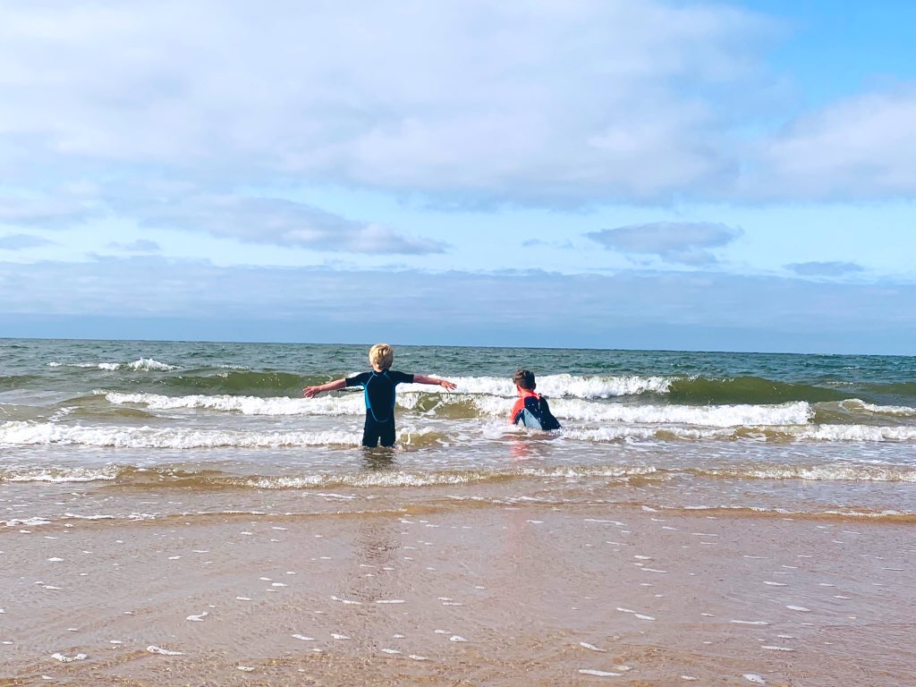 LSPage1's tweet photo. Water ways #stukeleycreativechallenges @SMeadowsSchool splashing in the sea at Brancaster 🌊 https://t.co/nac19RYJ9e