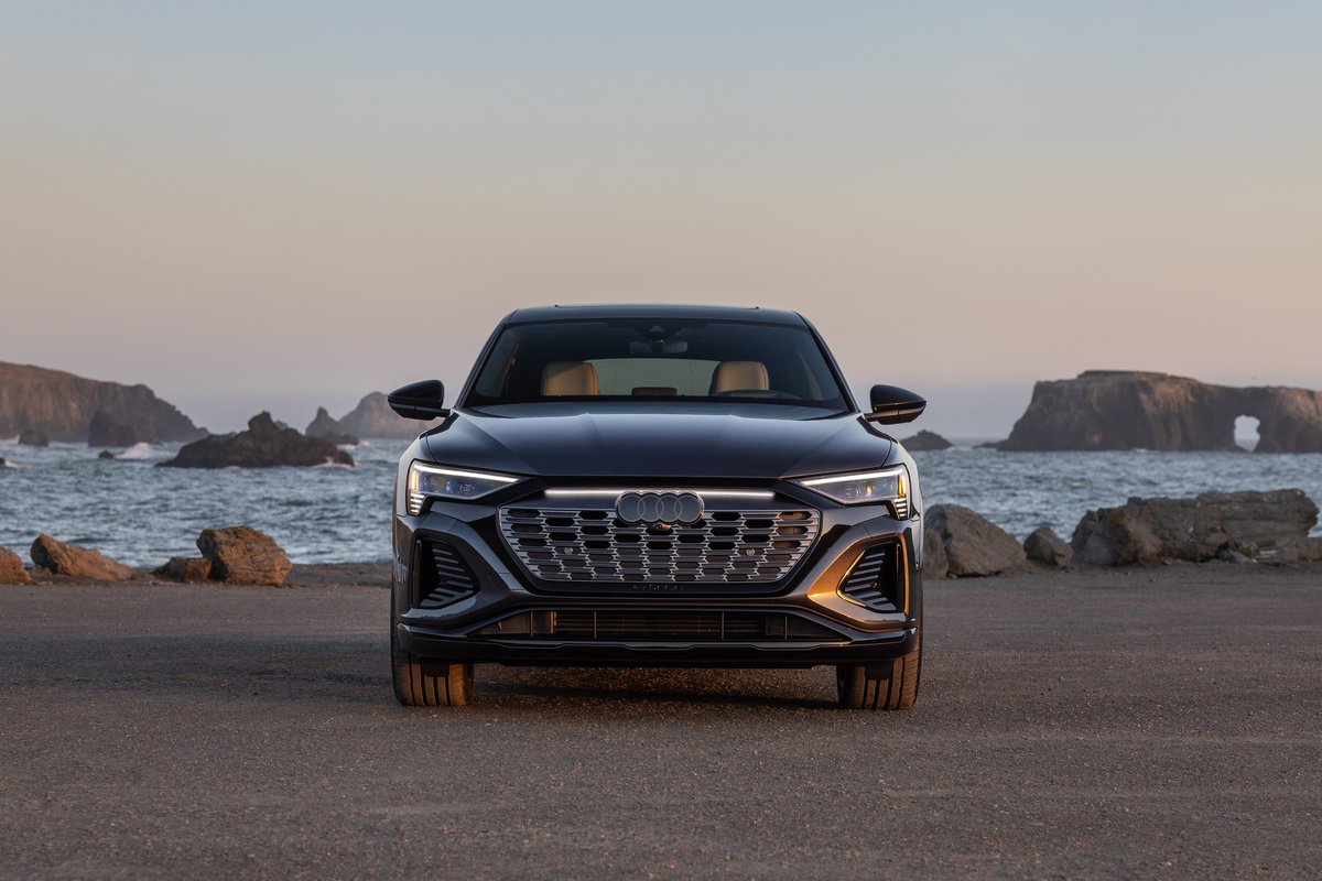 AudiStuart's tweet image. Ready to hit the road in style with the #AudiQ8SportbackEtron? 🚗 💨 Let the journey begin! 🌏 What's your favorite road trip destination? 🤔

#adventureawaits #styleonwheels #travellove #roadtripgoals