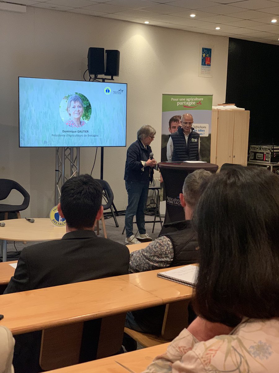 Dominique Gauthier, Presidente  @agriculteursBzh introduit le colloque « Nourrir la population et répondre aux enjeux environnementaux : un défi sociétal? » organisé par la commission #AgricultureetSociete co animée avec @produitenbzh