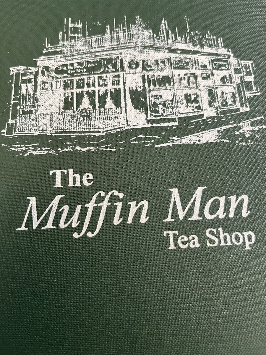 SusiWil23's tweet image. .@adamlambert we found the #muffinman !! 😂😂🥰