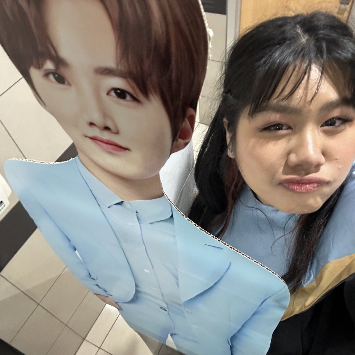 anddddd with that, i graduated !!!!

#TMSD #TeumeSelcaDay 
#TreasureMakerSelcaDay
@treasuremembers