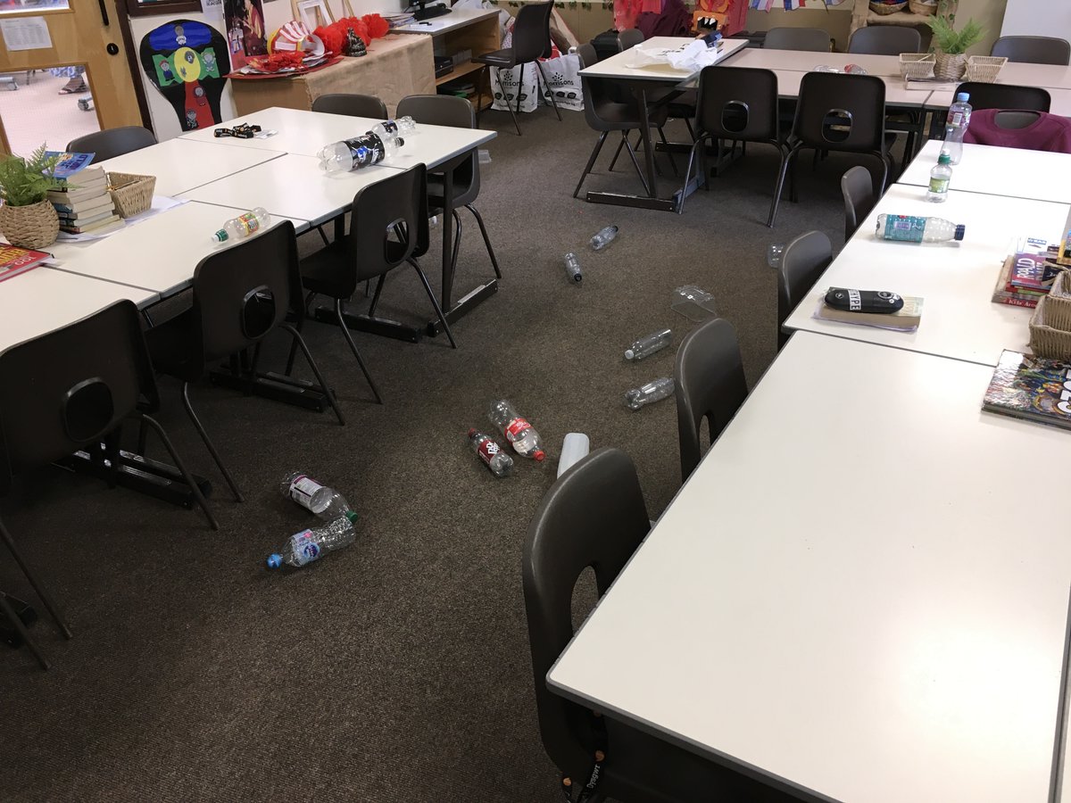 MrNicklinBHPS's tweet photo. #year4BHPS returning to class after lunch to find it full of plastic pollution😲 before we tidy it all up we  are  going  to  share lots  ideas about  how  to  reduce  our  plastic  waste  🤔♻️😊 https://t.co/BhWUcc1pHB