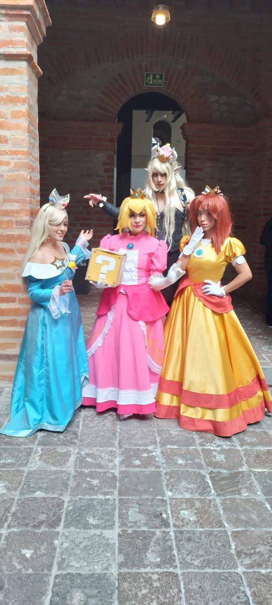 melcosplay17's tweet photo. Las princesas ❤️

#MarioBros #MarioBrosMovie #PrincessPeach #PrincessDaisy #Rosalina #bowsette #videojuegos #cosplay #ecuador https://t.co/kxZFRiOhpc