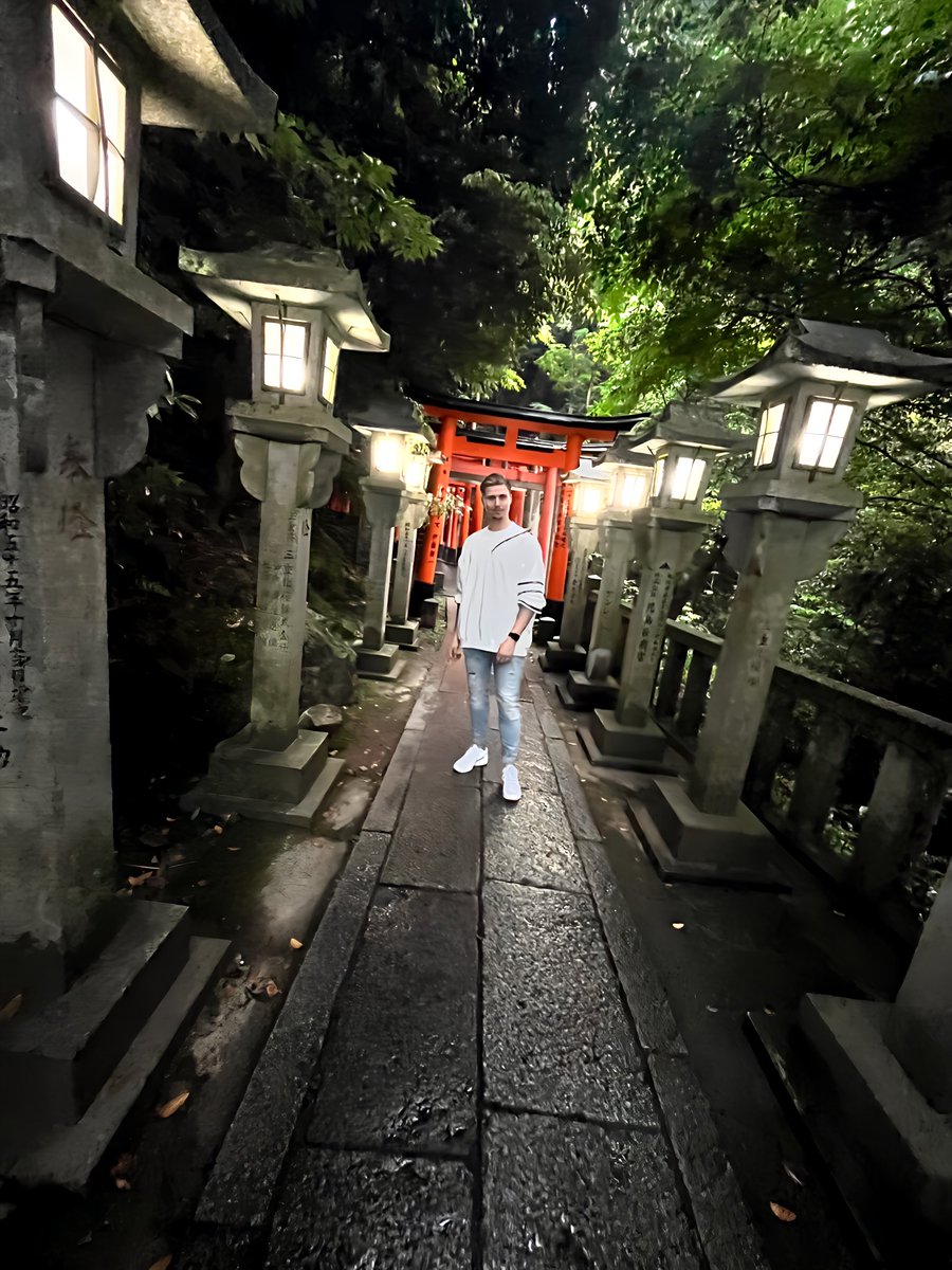 RealLuigikid's tweet image. Japan Kyoto Phtodump:
One of the most beautiful places I've ever seen in my life!
____
Fun Fact: The Fushimi Inari Shrine (Picture with the red Gates) inspired Shigeru Miyamoto to create the Star Fox Series 👀

We will be driving to Osaka now and check more of Kyoto on Thursday