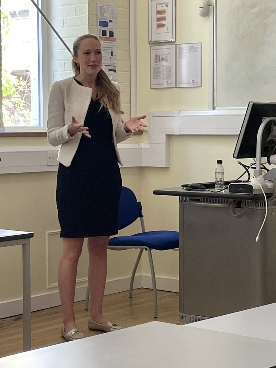 At this week’s Social &amp; Applied Psych seminar <a href="/Sussex_Psych/">Sussex Psychology</a>, <a href="/marikovisserman/">Mariko Visserman</a> presents her fascinating research on how people maintain relationships and negotiate partners’ sacrifices.
