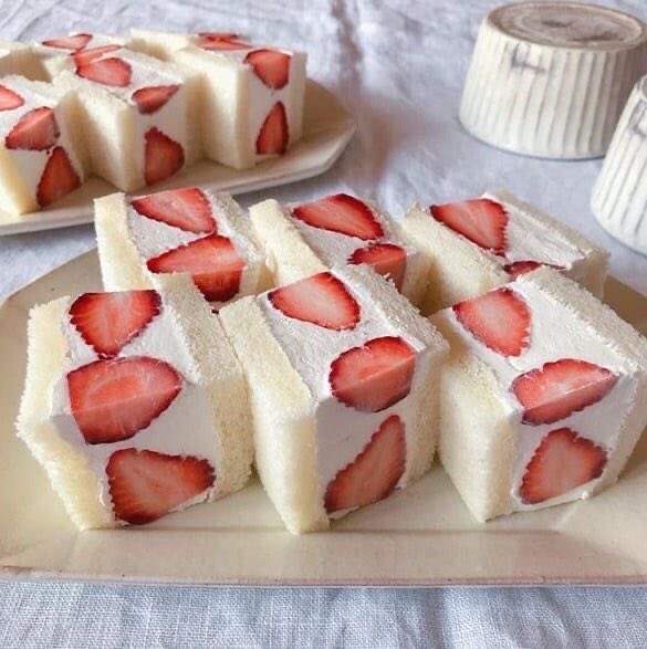 🍓🥪 strawberry sandwich