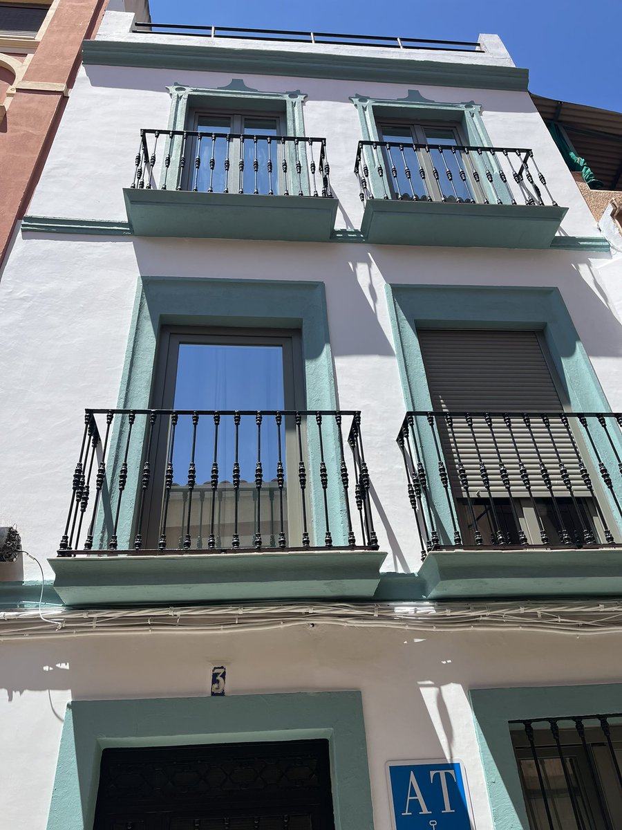 Un nuevo establecimiento que abre en nuestro Casco Antiguo, que sigue mejorando día a día. En esta ocasión, en un edificio completo rehabilitado al efecto con gran gusto y acierto. Enhorabuena al promotor. ¡Muchos éxitos!
#Badajoz

m.facebook.com/story.php?stor…