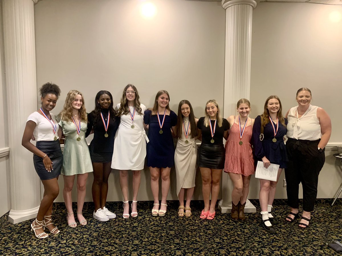 Congratulations to our senior student-athletes who were recognized last night as <a href="/chsl1926/">Catholic League</a> scholar-athletes.
Parker Kern, Adrianna Lucido, Talyah Beard, Katie Krass, Savannah Weaver, Holly Watson, Brooke Bobowski, Zoe Hunt, Annie Berry #saddleup