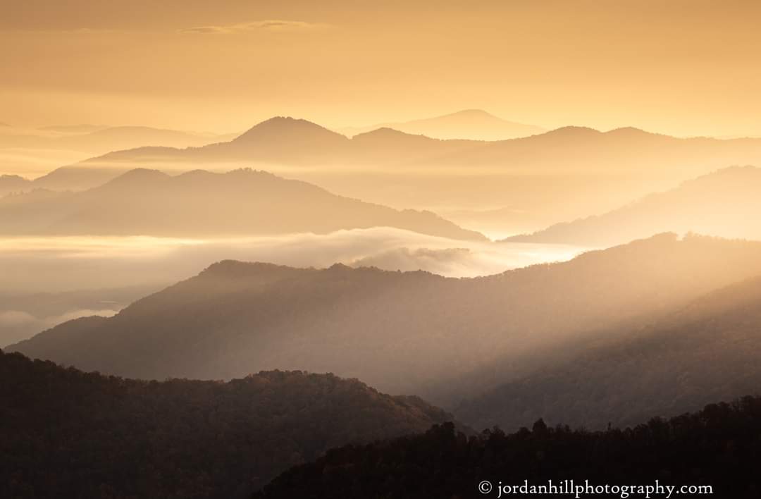 Light Touches The Mountains 
jordanhillphotography.com/featured/light…

#mountains #mountainview #nature #pic #smokymountains #art #photography #blueridgemountains #northcarolina #mountain #picoftheday #pigeonforge #gatlinburg #asheville #maggievalley #hiking #outdoors #BuyIntoArt #AYearForArt