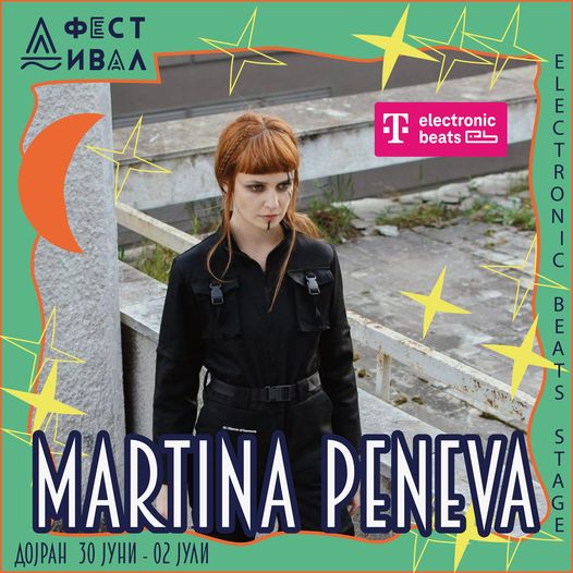 Движејќи се на границата меѓу техно и транс музика, Мартина Пенева е вешта зад диџеј пултот и успева беспрекорно да вклопи психоделични и фолклорни елементи во нејзините сетови.  
Летово ја гледаме на Electronic Beats Stage на #ДФЕСТИВАЛ  
Придружи ни се > dfestival.mk