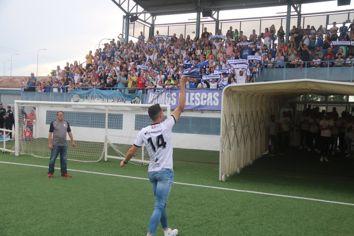 Tras días asimilando lo logrado y aún sin creérmelo, el día 3/06/2023 será recordado por cada uno de nosotros.
Se cierra la temporada 2022/2023 poniendo el broche de oro a una gran temporada.
¡¡A SEGUNDA REF!! ¡¡A SEGUNDA RFEF!!