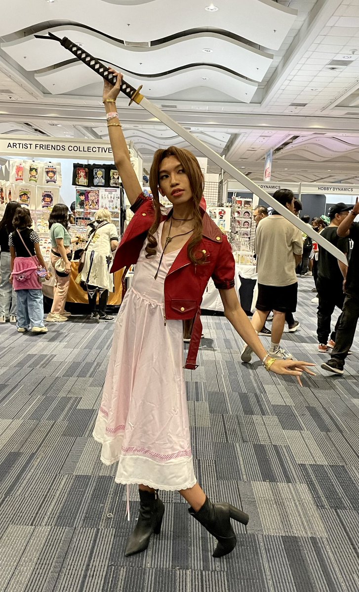 “I Just Want to Do Everything in My Power to Help. All of You... and the Planet.” 🌼

FFVII Remake/Reunion? More like FFVII Revenge of the Flower Girl! 😈

Went to Day 1 of @CONQuestPHL 2023 as Aerith Gainsborough with Sephiroth’s Masamune 🗡️