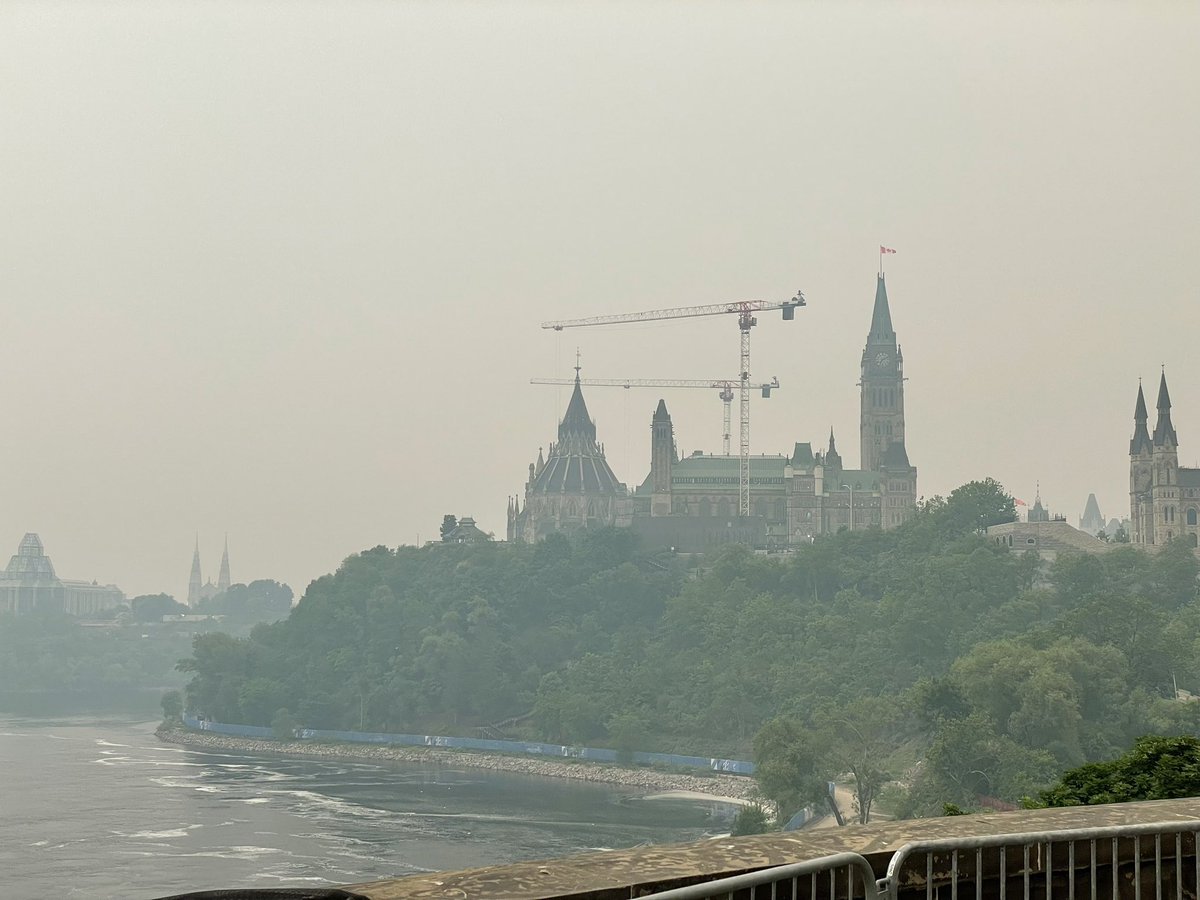 Le parlement qui est emboucané ce matin <a href="/iciottgat/">ICI Ottawa Gatineau</a>