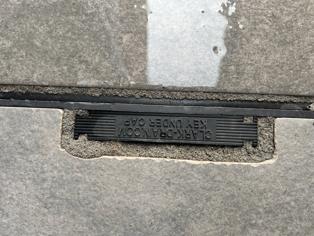 GKWilsonGardens's tweet image. Much of my expert witness work involves porcelain paving issues ….. Cutting porcelain in particular…… Here’s one of my latest expert witness commissions ….. #landscaping #landscapingexpert #contractorissues #landscapingissues