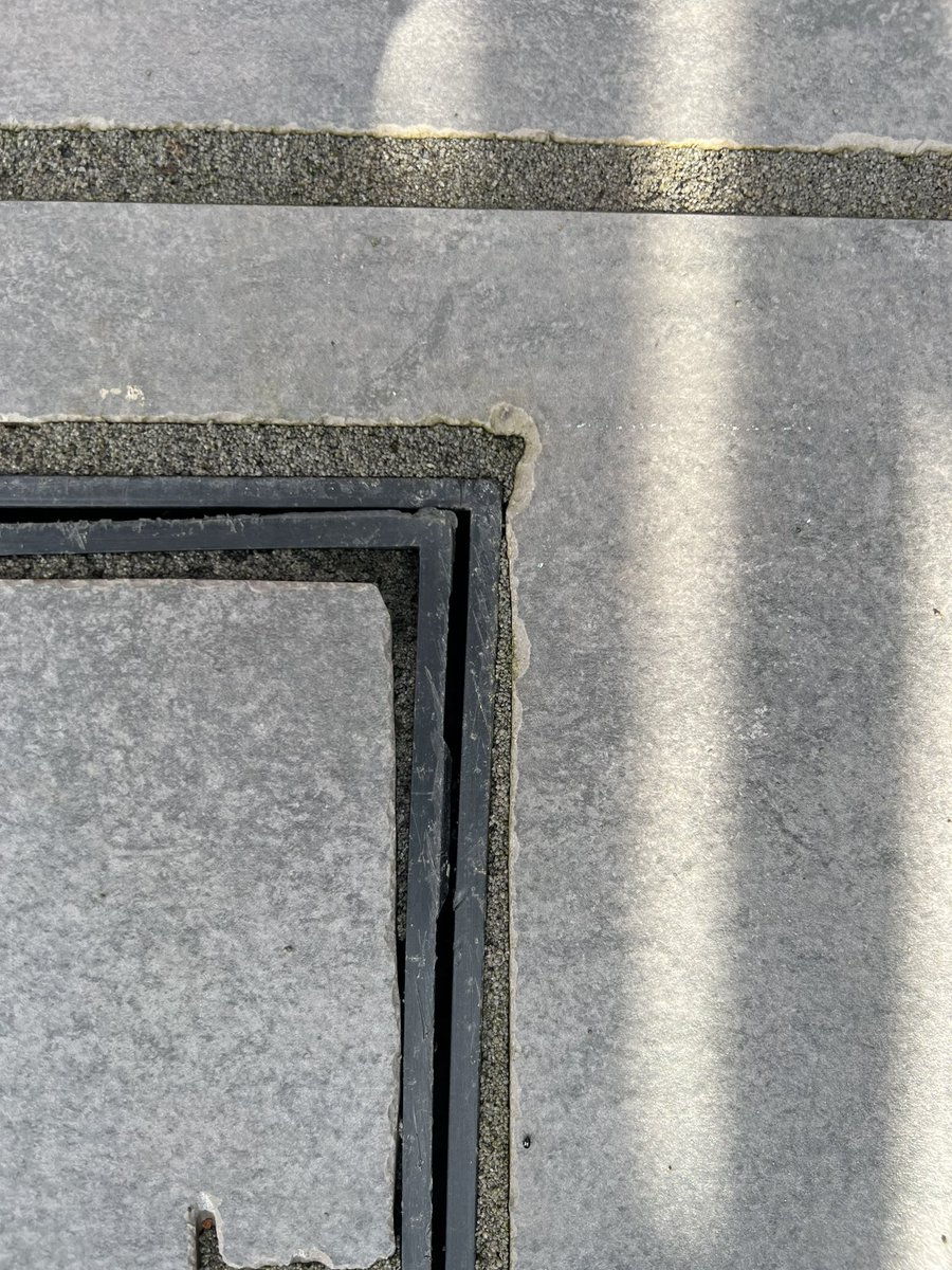 GKWilsonGardens's tweet image. Much of my expert witness work involves porcelain paving issues ….. Cutting porcelain in particular…… Here’s one of my latest expert witness commissions ….. #landscaping #landscapingexpert #contractorissues #landscapingissues