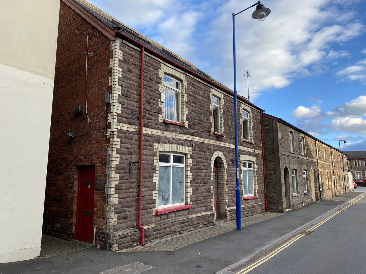 New instructions - offices TO LET in Abergavenny - central location in town centre with PARKING - 1st and 2nd floor suites up to 1,360 sq ft
