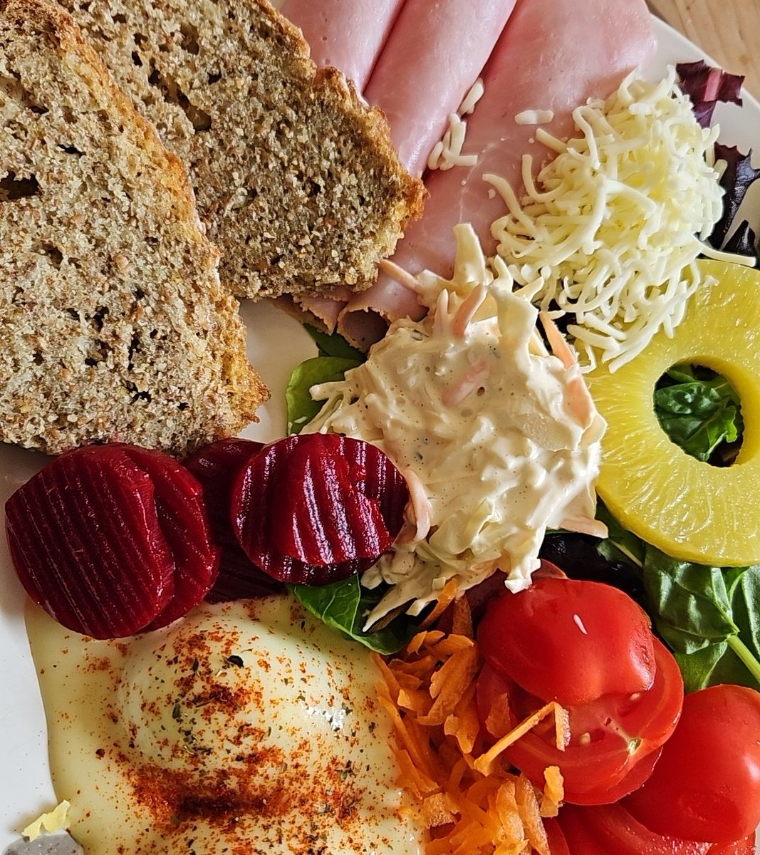 Anybody else sick of salad lunch &amp; dinners this last week? 😂🫠🥗
