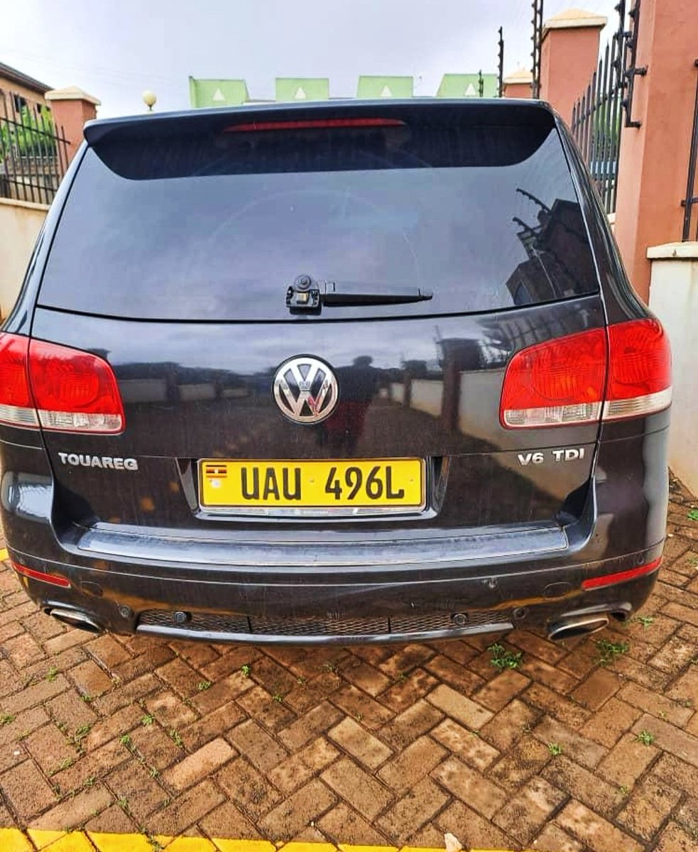 Better come earlier, UgUsed #VW Touareg is here and it's an Automatic SUV with 3.0cc.

Priced: #Ugx20m