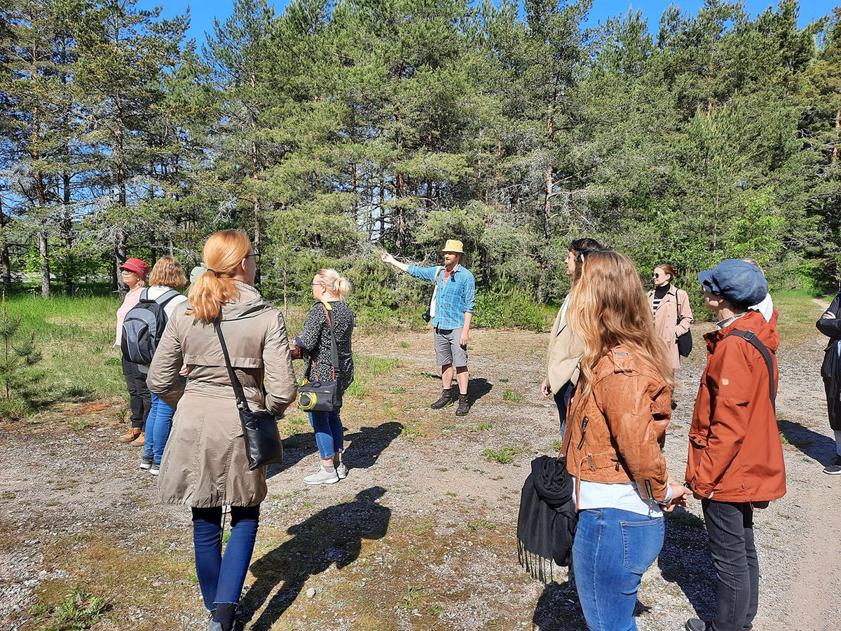 Syke vetämä Kaupunkivihreä tiivistyvissä kaupungeissa -haastekimppu kävi tutustumassa Turun tulevaan biodiversiteettipuistoon, jossa kaupunkiluonnon laadun parantamisella lisätään biodiversiteettiä ja parannetaan arvokkaiden kasvien elinympäristöjä #turku #kestavakaupunki